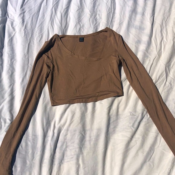 Brown asymetrical tops - Picture 3 of 7